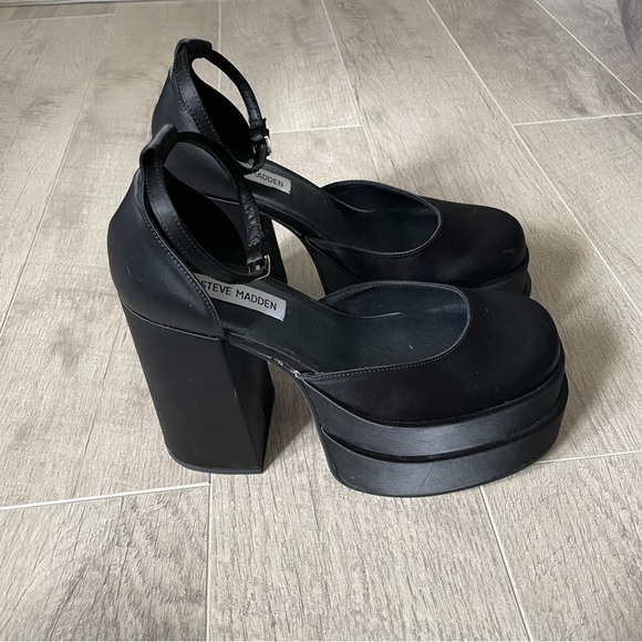 STEVEN MADDEN Charlize Black Satin Platform Heels 8 - Picture 4 of 7